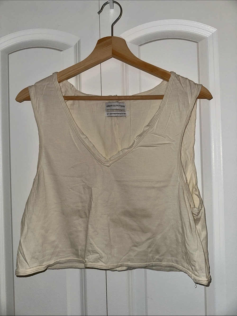 Urban Outfitters Cream V‑Neck Sleeveless Cropped Tank